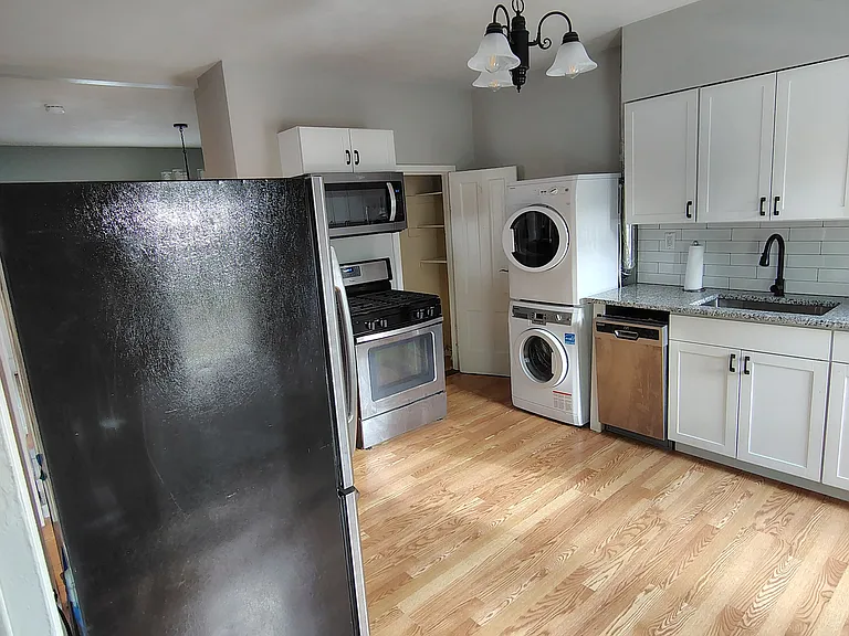 18 Scott Rd #2R — Photo 9