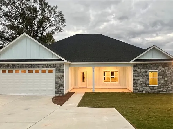 205 Boswell Rd, Phenix City, AL 36869