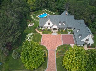 325 Highcroft Ln, Wayzata, MN 55391