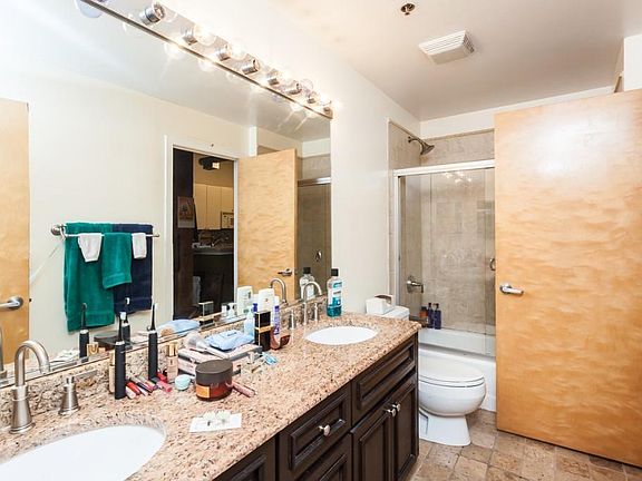 2nd image of 701 W Jackson Blvd #1717