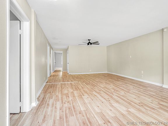 5th image of 13 E Broadway St