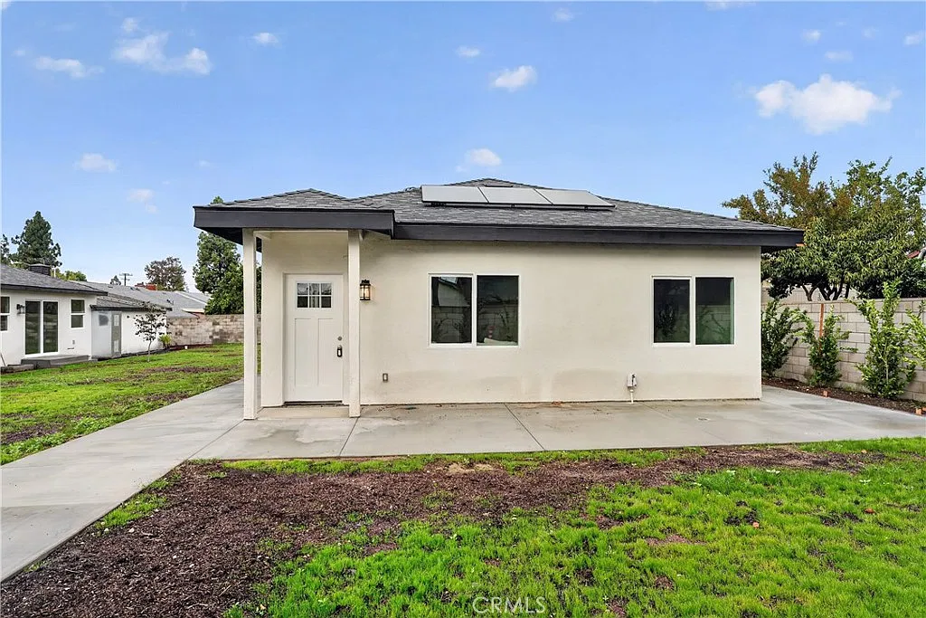 3 bed, 3.0 bath, 1000 sqft, $3,050 — Photo 3