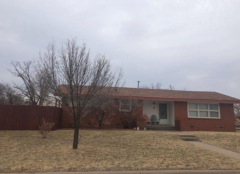 1st image of 200 E 15th St