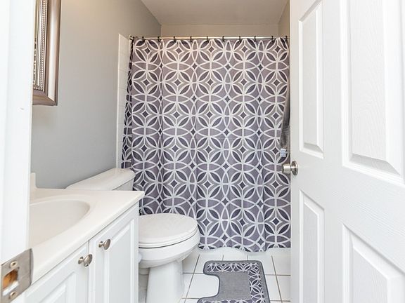 4th image of 2849 N Southport Ave #2849