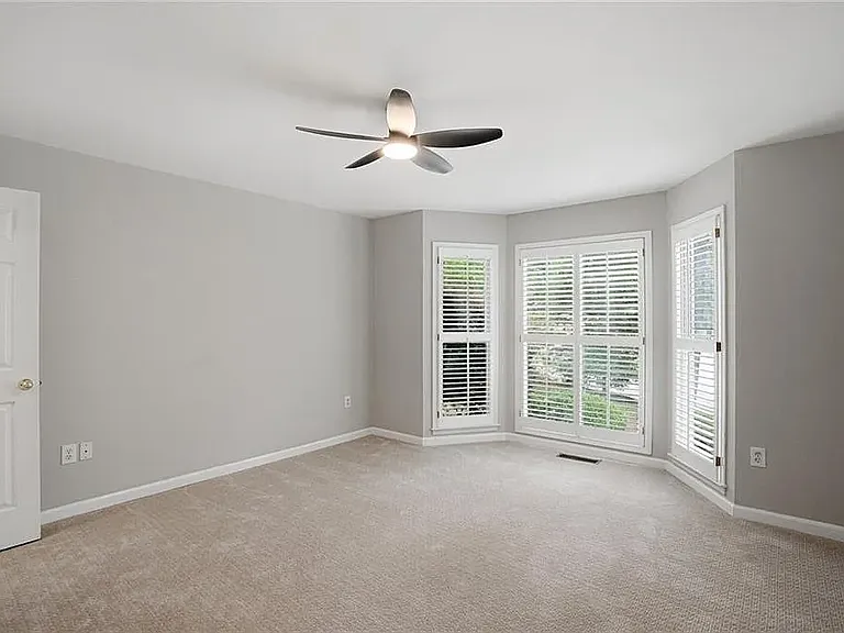 13 Bedford Rdg NW — Photo 10