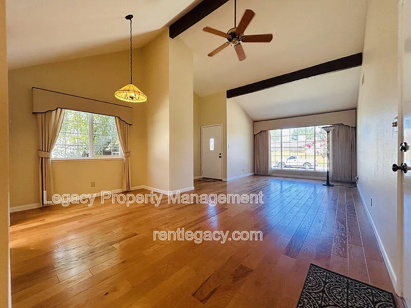 3 bed, 2.0 bath, 1506 sqft, $3,850 — Photo 3