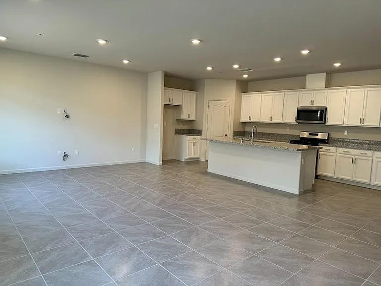 1152 Ramos Dr — Photo 3