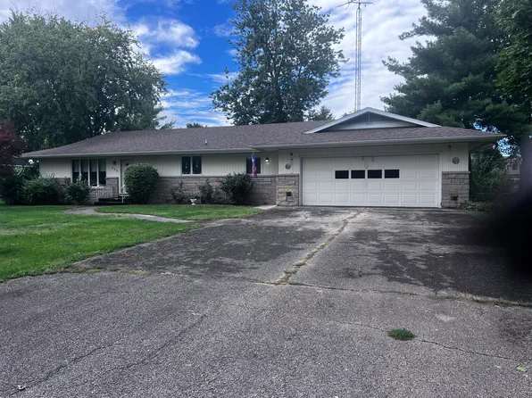 526 N 4th St, Cissna Park, IL 60924