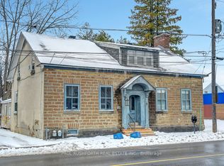 28 Wilson St W, Perth, ON K7H 2M9
