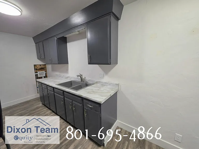2327 Chateau Dr #1 — Photo 5