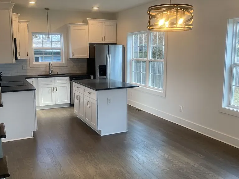2409 Alameda St — Photo 6