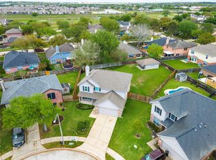 207 Fox Springs Ct, Dickinson, TX 77539