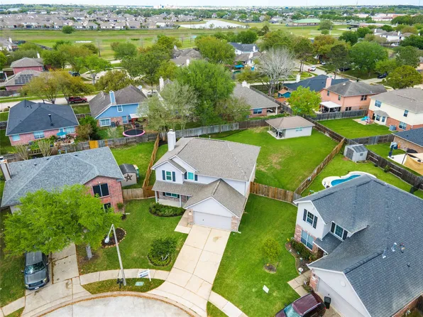 207 Fox Springs Ct, Dickinson, TX 77539