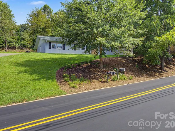 575 Sand Hill Rd, Asheville, NC 28806