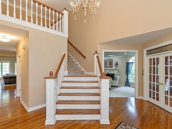 3rd image of 9101 Sargent Manor Ct