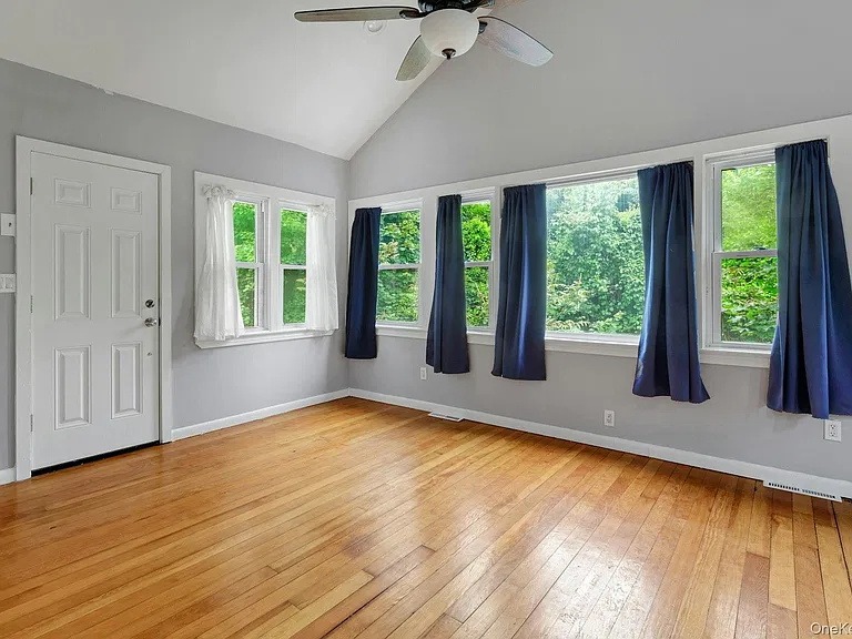 15 Schuyler Rd — Photo 10