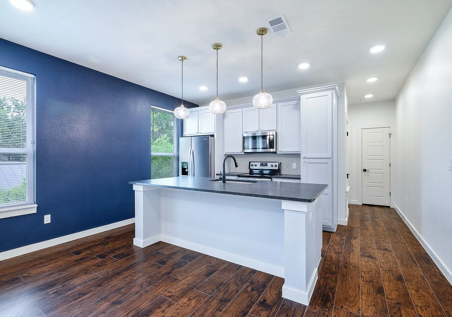 3120 Cockrell — Photo 3