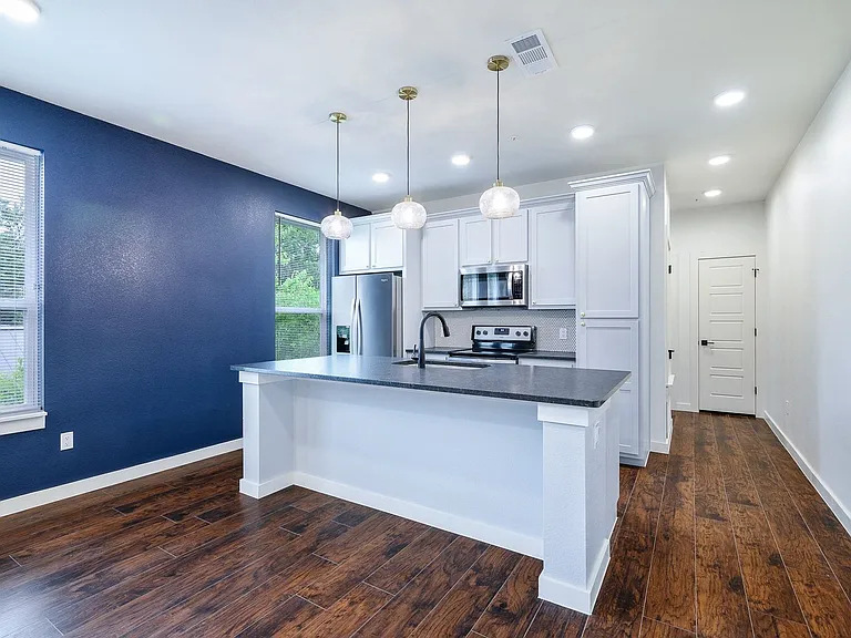 3120 Cockrell — Photo 8