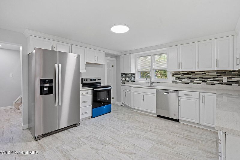 5th image of 96 W 11th Avenue