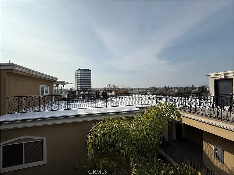 3401 S Bentley Ave #203 — Photo 35