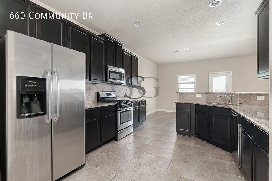 Spacious 4BR New Braunfels Home — Photo 3
