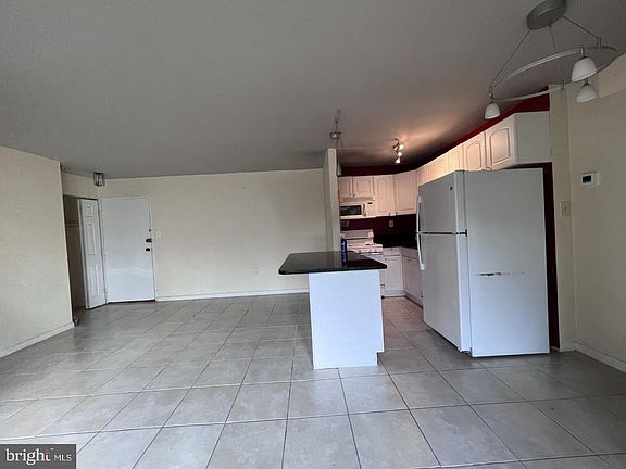 3rd image of 6133 Leesburg Pike APT 205