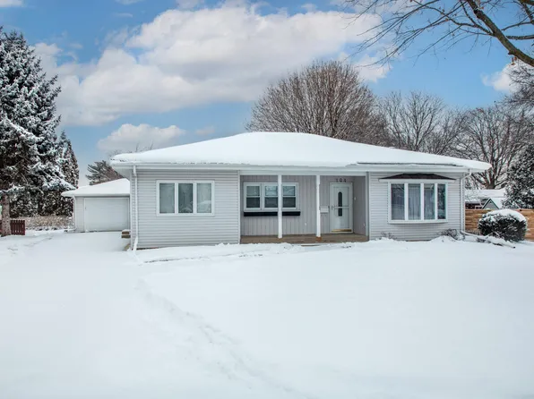 104 Sunset Ct, Waverly, IA 50677