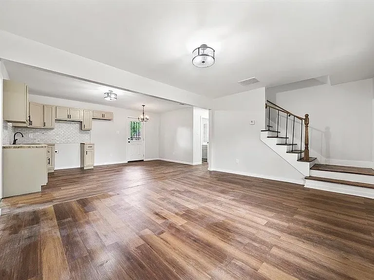 1441 Robin Hood Ln — Photo 5