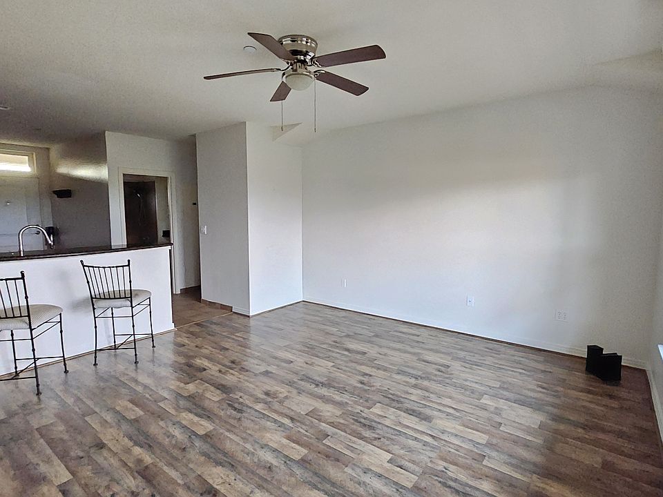 Living room. Barstools & internet included.