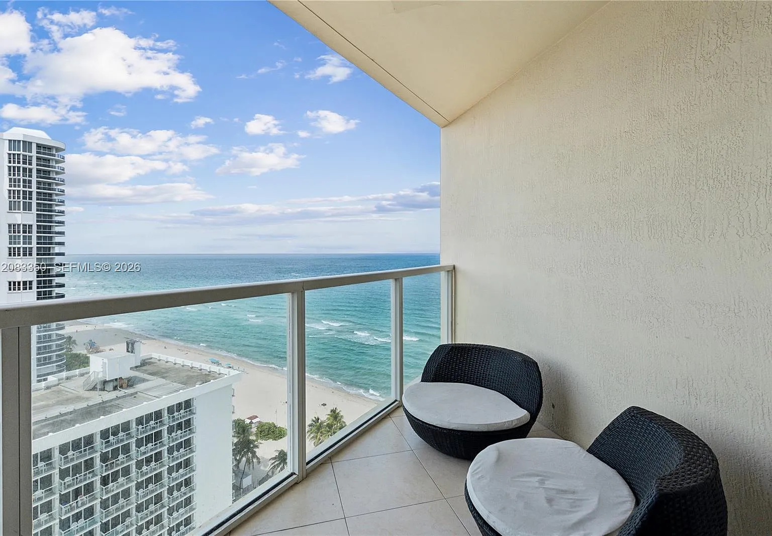 La Perla Condo — Photo 2