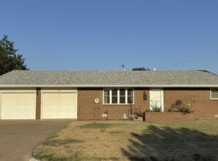 509 N Manning Dr, Hennessey, OK 73742