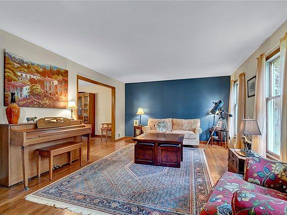 5th image of 4 Candlewood Dr