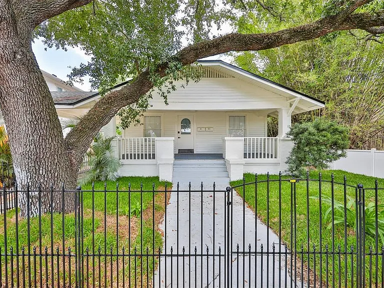 902 W Columbus Dr — Photo 4