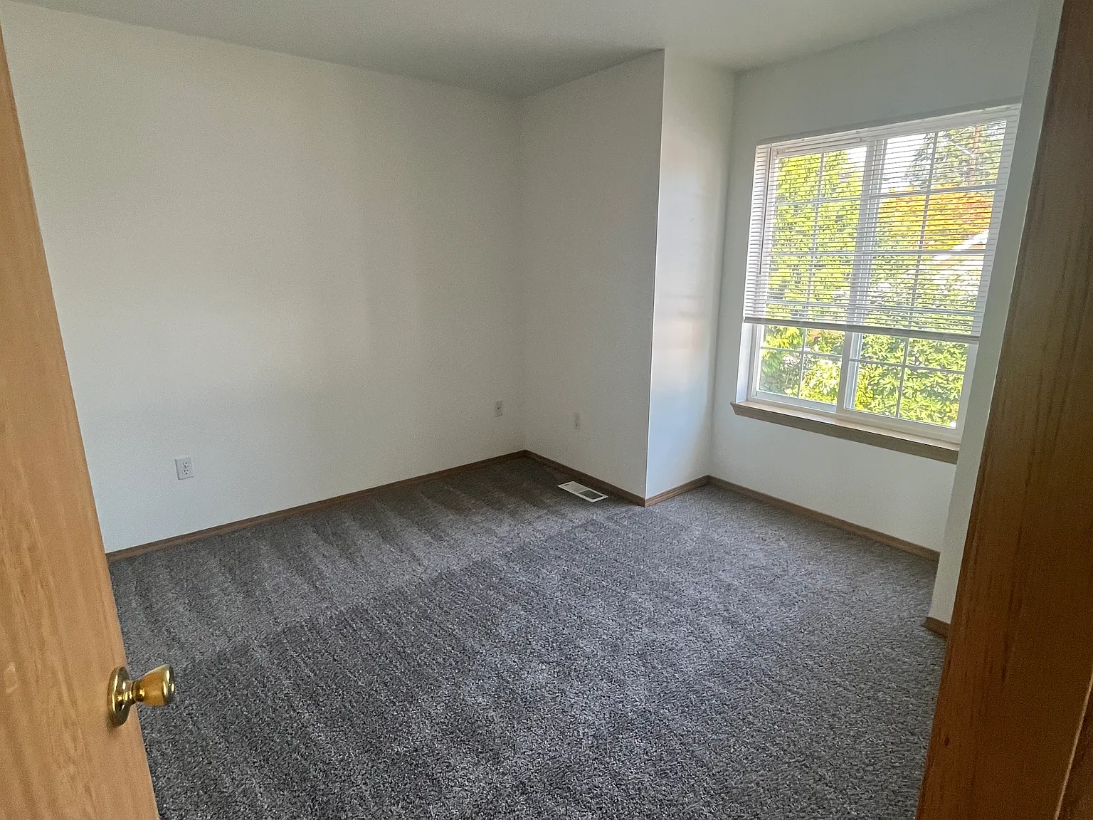 3 bed, 2.5 bath, 1334 sqft, $2,900 — Photo 3