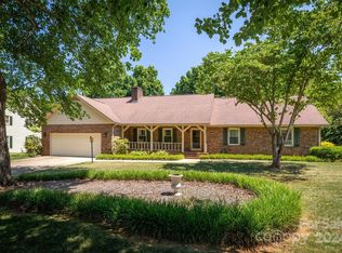 40 35th Ave NW, Hickory, NC 28601