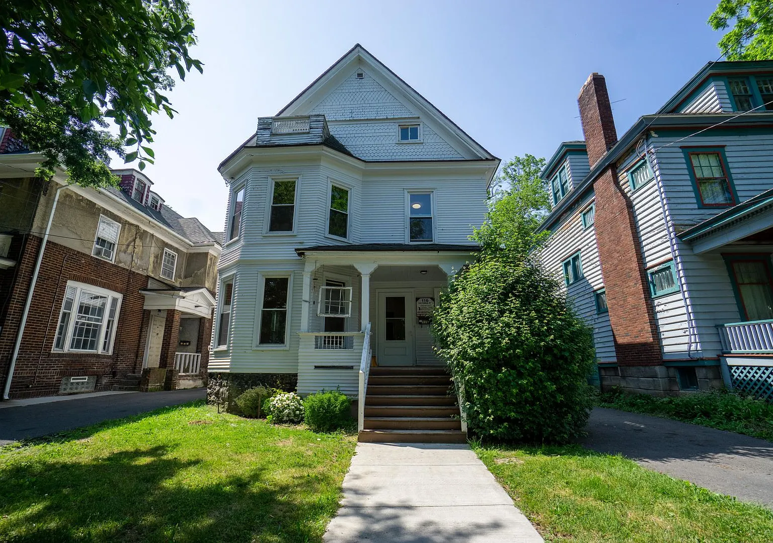 116 Victoria - AVAIL 6/1/2027 - Charming 5 bedroom Home with Hardwoods Short Walk To Eateries and... — Photo 1