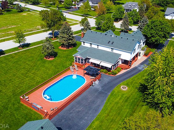 3rd image of 12856 Shelly Ln