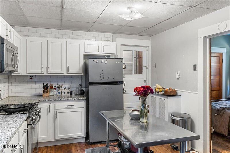 2nd image of 10 Magnolia Terrace