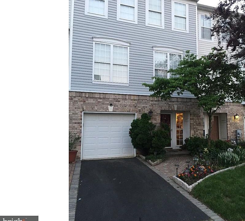 1st image of 530 E Boxborough Dr