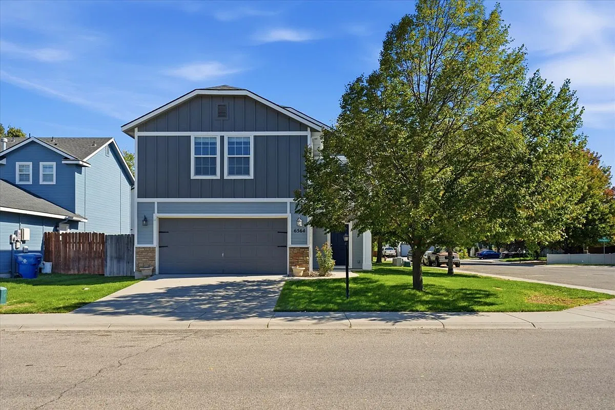 3 bed, 2.5 bath, 1635 sqft, $2,350 — Photo 1