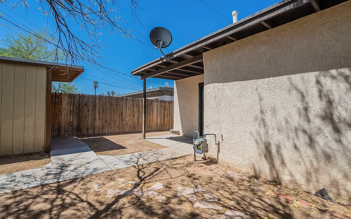 N Catalina Ave, Tucson — Photo 4
