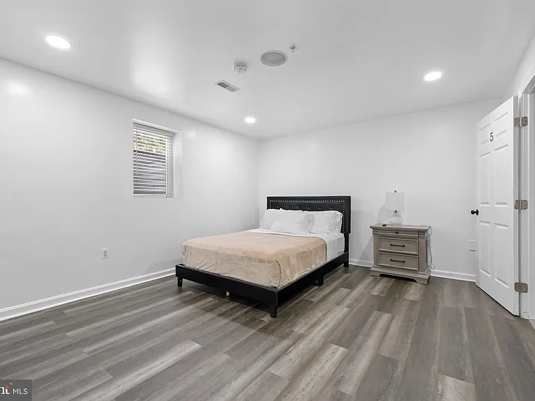 11810 Tregiovo Pl — Photo 31