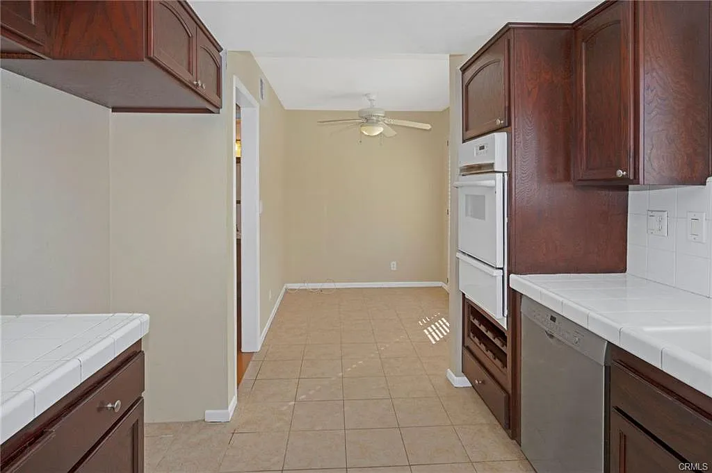 3 bed, 1631 sqft, $4,050 — Photo 4