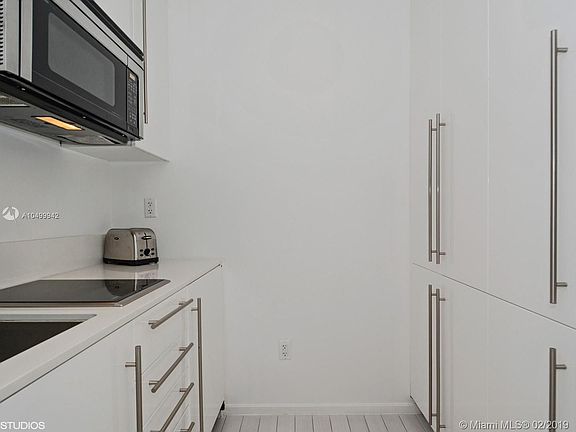 4th image of 2201 Collins Ave #1509
