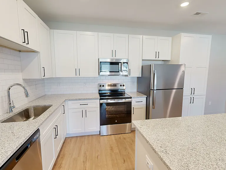Remington Lake Apartments — Photo 49