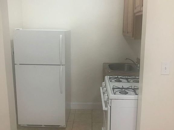 4th image of 220 E 18th St APT 5K