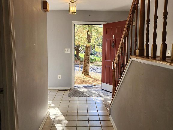 3rd image of 220 Autumn Chase Dr