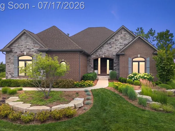 478 Overlook Dr, Oxford, MI 48371