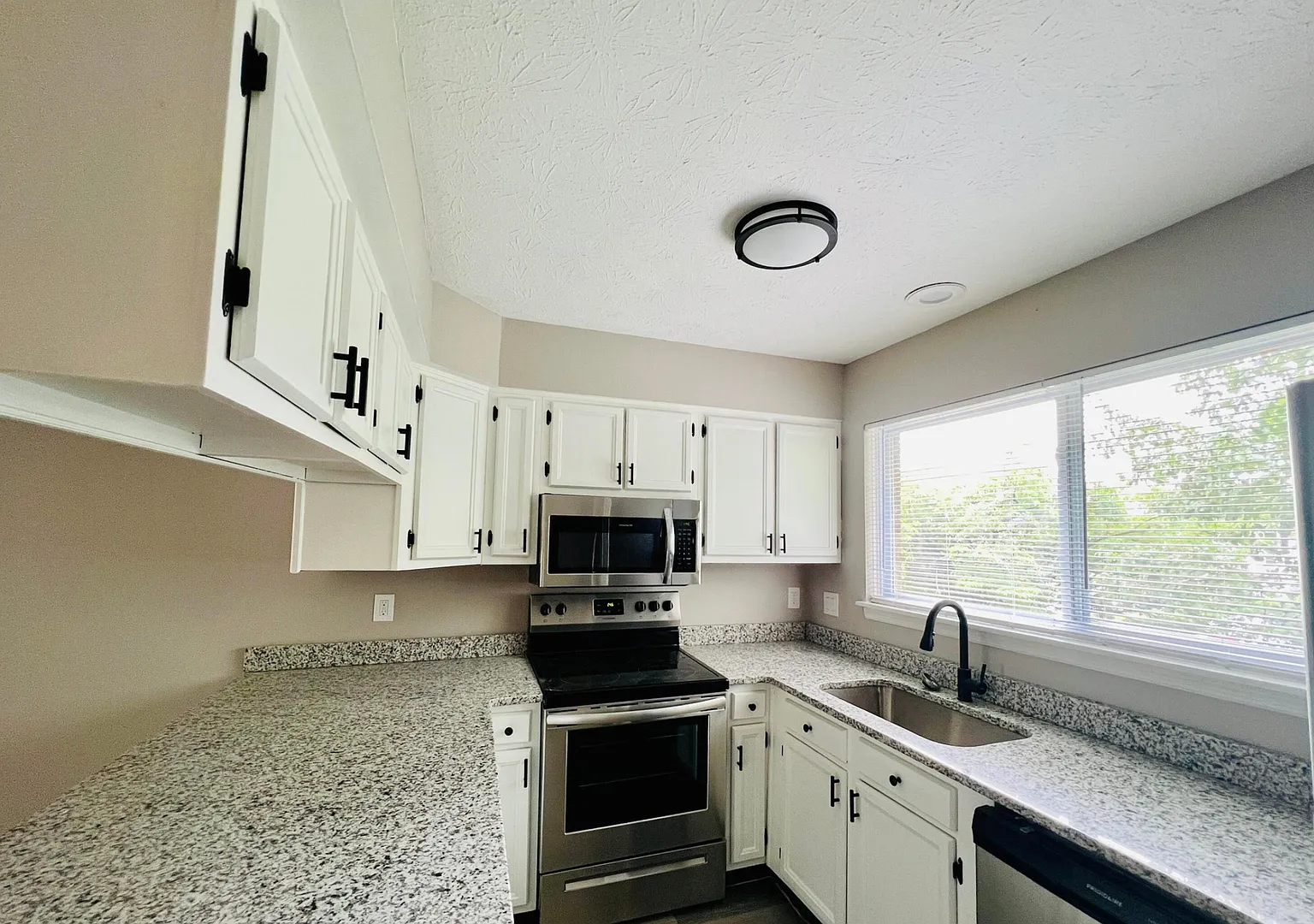 2824 Snow Road — Photo 4