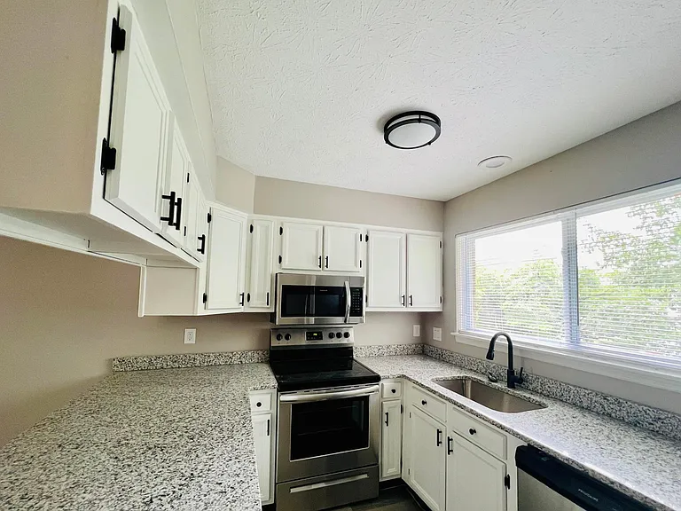 2824 Snow Rd — Photo 4